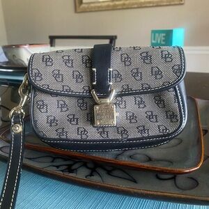 Dooney & Bourke Grey & Black Wristlet!  EUC!